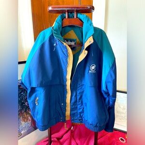 Danbrooke coat is a Buicq aficionado dream, good for living great adventures.